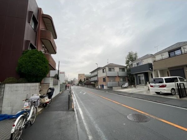 前面道路含む外観
