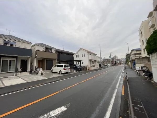 前面道路含む外観