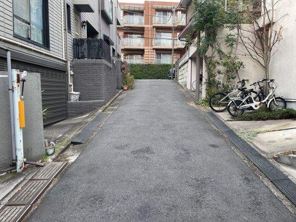 前面道路含む外観