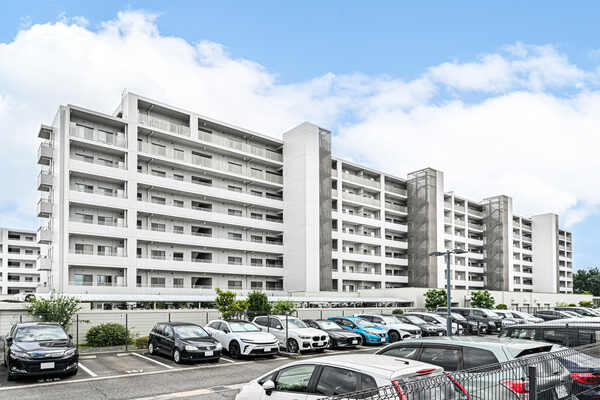 三菱地所他分譲「パークハウス」シリーズ。全307戸の大規模マンションです。ペット飼育可(細則あり)。