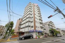 東急田園都市線「桜新町」駅徒歩15分、東急世田谷線「上町」駅徒歩8分。2路線利用可能な立地です。