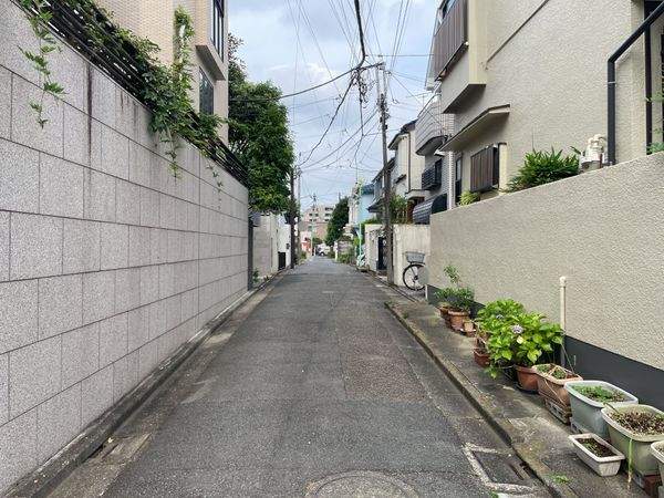 南側約3.2ｍ〜約4.0ｍ私道
