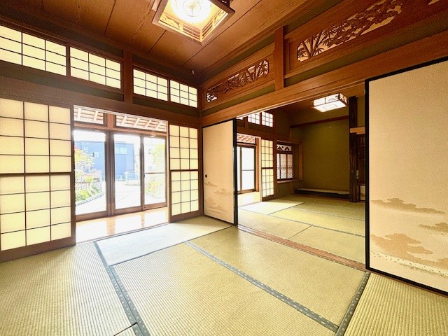６帖と８帖の和室に縁側のある純和風の空間です。