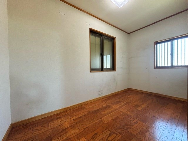２階にある４畳分の納戸です。
