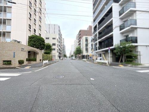 前面道路（２０２６年７月撮影）