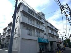 京浜急行線「大森町」駅まで徒歩8分、通勤・通学やお出かけに便利な立地。南東角住戸のご案内です。