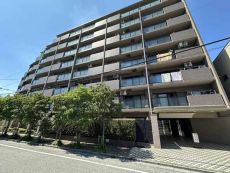 東武伊勢崎線「西新井」駅まで徒歩15分。地上8階建、総戸数76戸。2階部分に位置しています。
