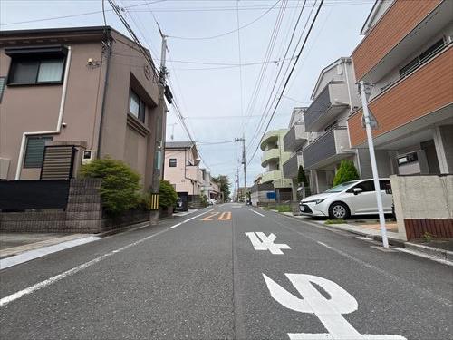 前面道路（２０２６年７月撮影）
