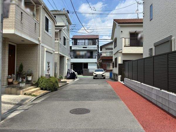 前面道路含む外観