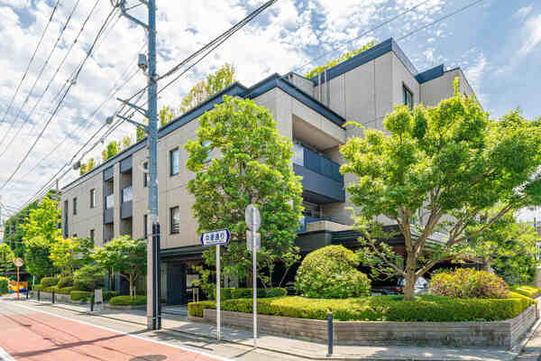 2019年7月築、三菱地所レジデンス分譲マンション。武蔵野市吉祥寺本町4丁目に立地、複数路線利用可。