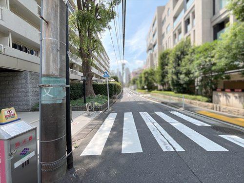 前面道路（２０２６年８月撮影）
