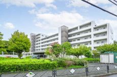三菱地所他分譲「パークハウス」シリーズ。京王線「柴崎」駅徒歩9分、通勤・通学のしやすい立地です。