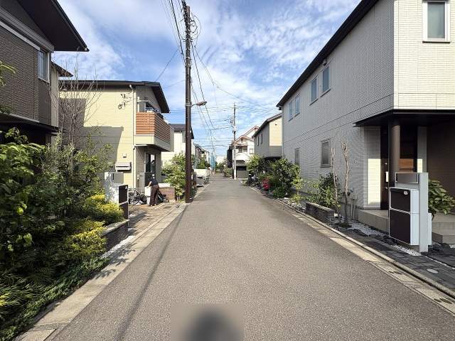 前面道路含む現地写真  写真撮影日：2026-08-01