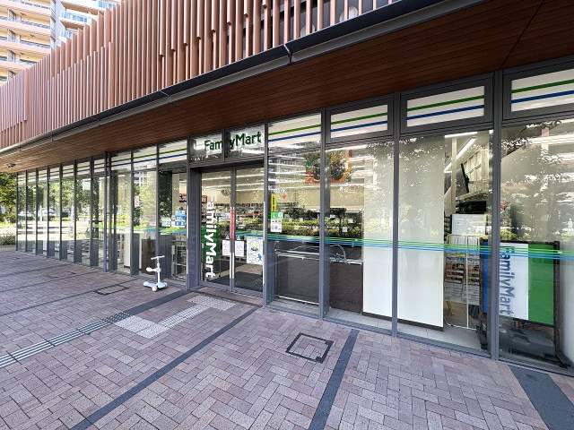 ファミリーマートHARUMIFRAG店 350m 写真撮影日：2026-08-08