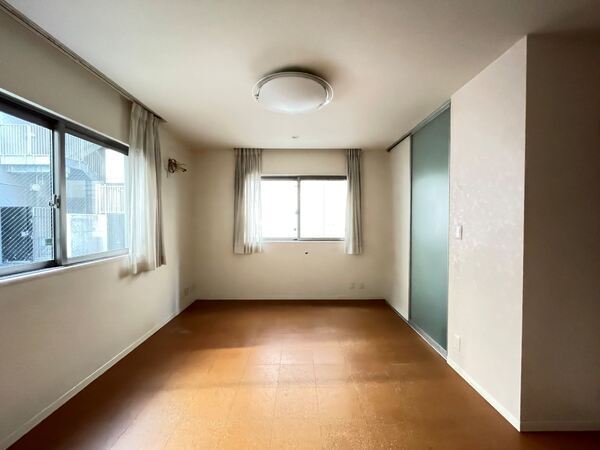 リビングダイニングには床暖房が搭載されており、寒い日には足元からお部屋全体を暖めてくれます。