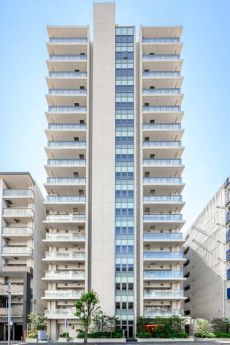 2018年11月築。三菱地所レジデンス分譲、RC造地上17階建・総戸数82戸のマンションです。