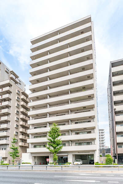 三菱地所株式会社が分譲した総戸数76戸、地下1階地上14階建てのマンション外観