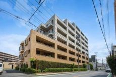 2025年10月室内リフォーム実施。地上8階建ての5階部分、角住戸につき陽当り・通風・眺望良好です。
