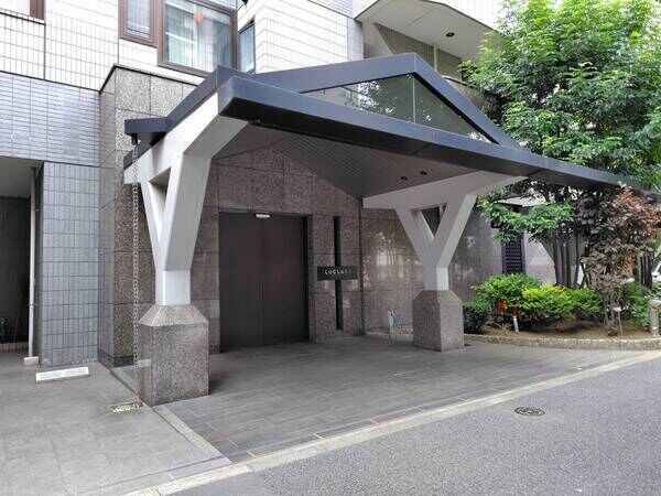 ■落ち着いたデザインのエントランスで、日々の暮らしを出迎えてくれます。