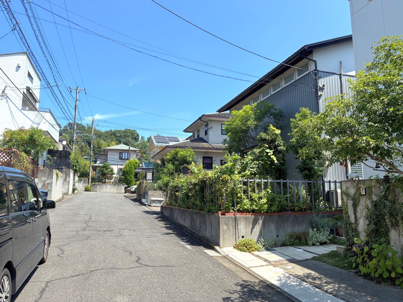 区画整理されたきれいな住宅街となっております。