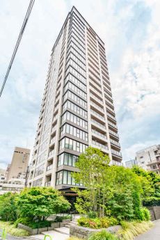 2021年1月築、地上24階建ての免震構造マンションです。角住戸のため、陽当り・通風・眺望良好です。