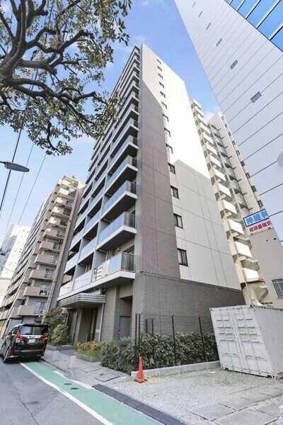 2013年11月築　三菱地所レジデンス分譲　開放感と独立性を高める三方道路角地