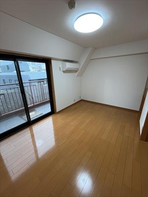 バルコニー面の室内?