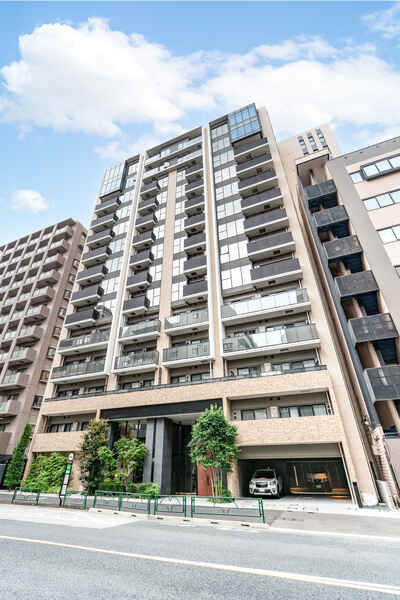 JR「大井町」駅まで徒歩4分、利便性の高い立地。2024年2月築、RC造地上14階建ての住まいです。