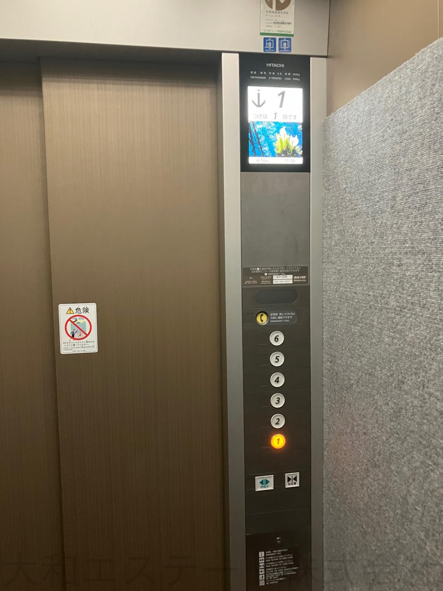 エレベーター庫内