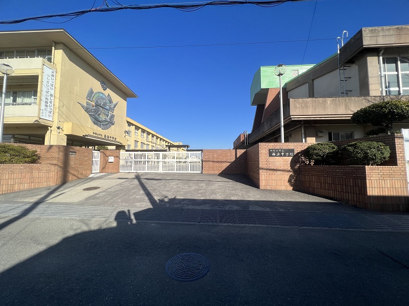 和歌山市立西浜中学校　約１９００ｍ 写真撮影日：2/27/23, 12:00 AM