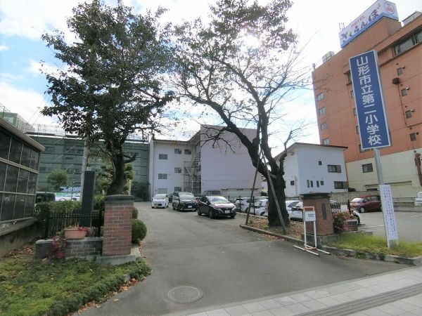 山形市立第二小学校 620m 写真撮影日：2024-10-18 