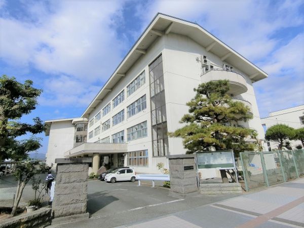 山形市立第三中学校 1560m 写真撮影日：2024-10-18 