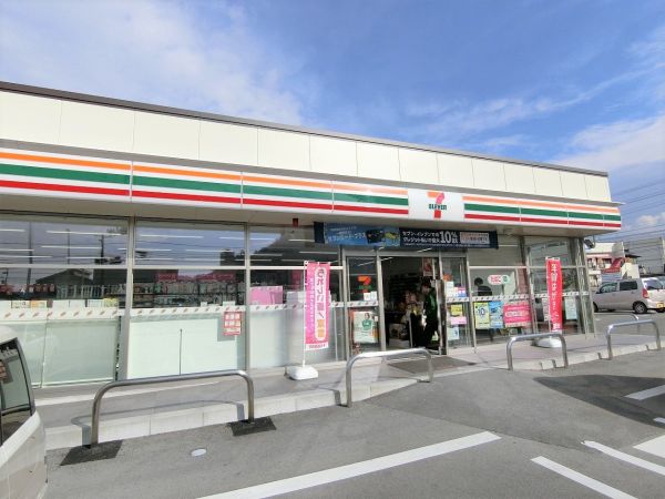 セブンイレブン山形あこや町店 300m 写真撮影日：2024-11-16 