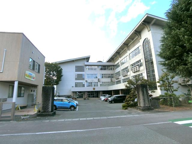 山形市立第八小学校 550m 写真撮影日：2025-11-08