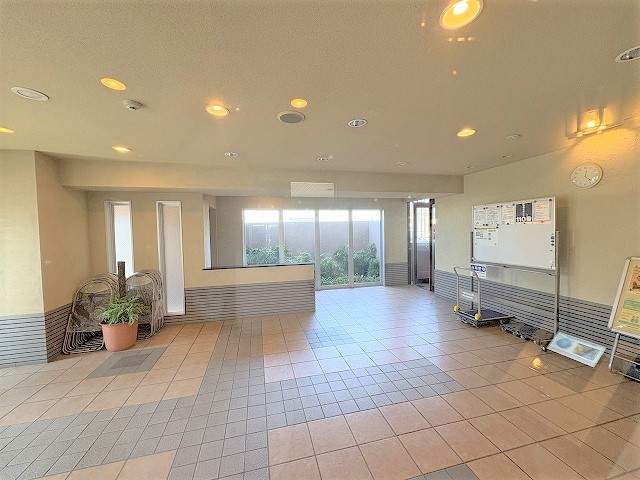 ロビー  写真撮影日：2026-10-01