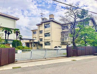 西部中学校