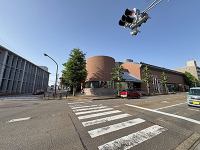 金沢市立泉野図書館