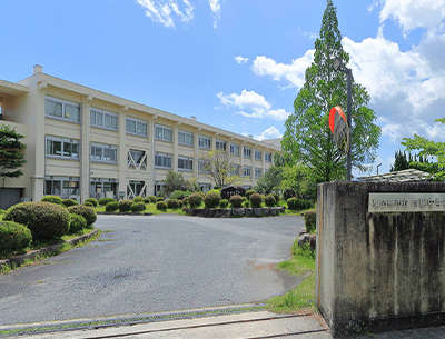 向陽中学校