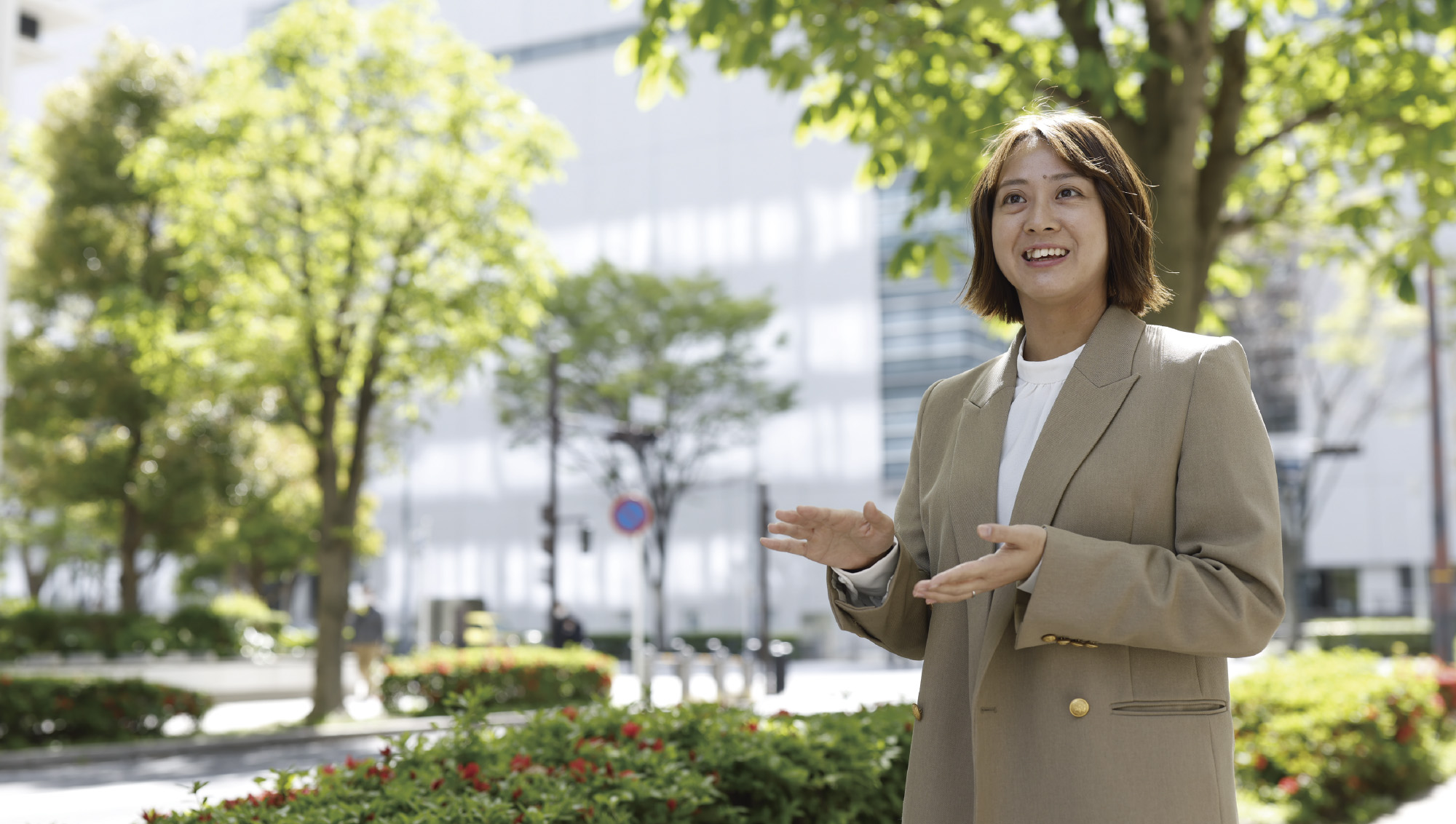 野村知香氏