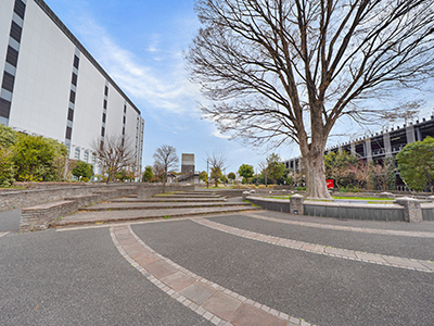 新都心東広場