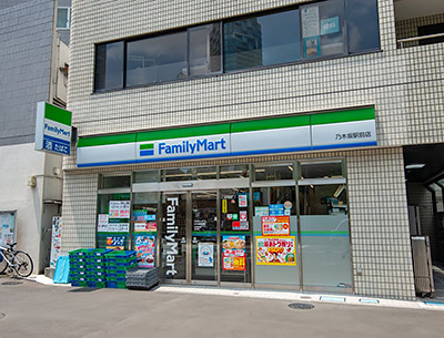 ファミリーマート 乃木坂駅前店