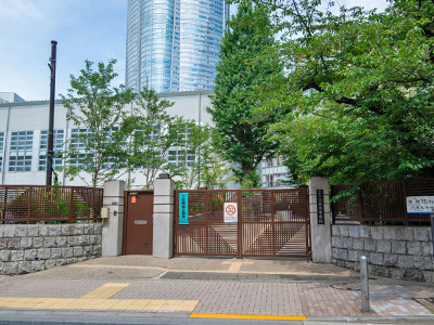 港区立六本木中学校