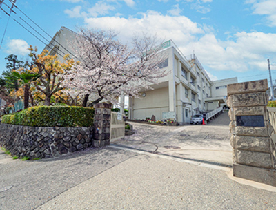 宝塚市立宝梅中学校