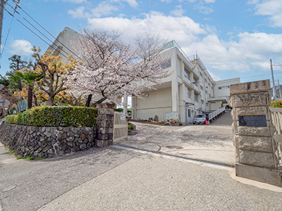 宝塚市立宝梅中学校