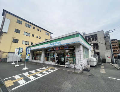 ファミリーマート 神鉄谷上駅前店
