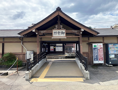 京福北野線「御室仁和寺」駅