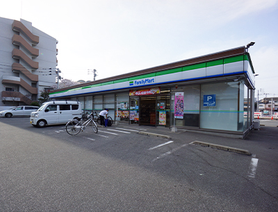 ファミリーマート　城南片江5丁目店