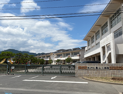 基山小学校