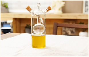 オイルピッチャーは食卓のアクセサリー