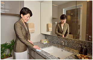 一人のときも慎みを。化粧室を清潔に